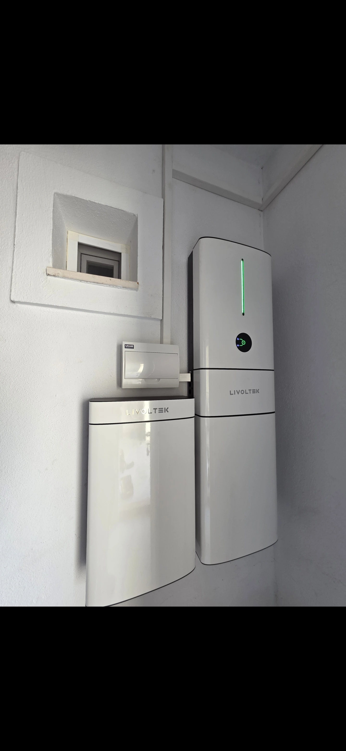 Instalación solar con Jinko y baterías - Imagen 1