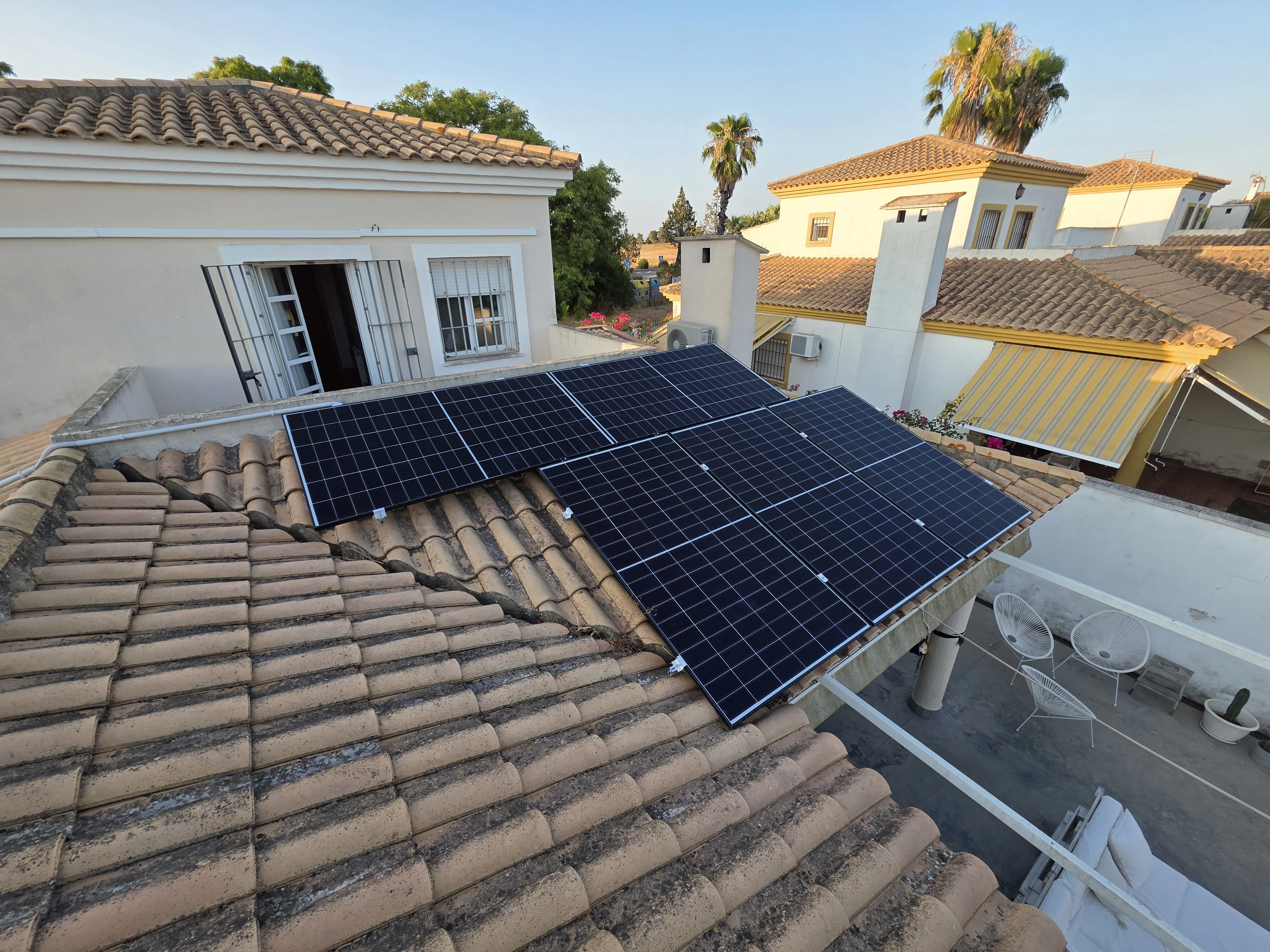 Instalación solar con Jinko y baterías - Imagen 2