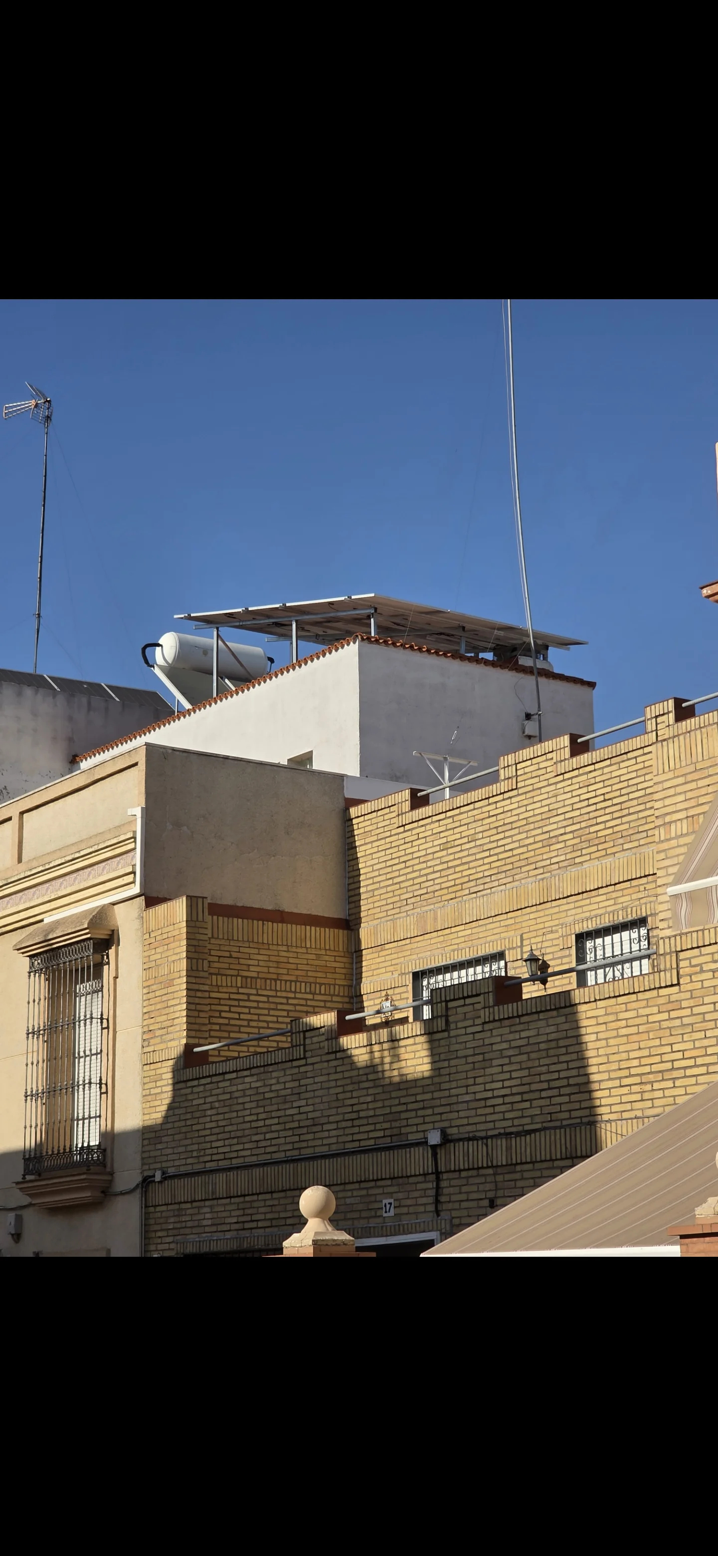 Instalación solar en pérgola Sevilla - Imagen 1